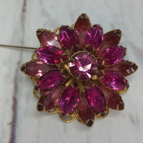 NO TAGS Pink Rhinestone Brooch Pin - Picture 4 of 10